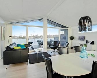 3 Bedroom Cozy Home In Frederikshavn - Frederikshavn - Spisesal