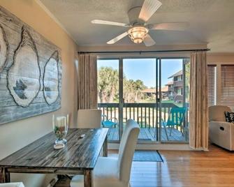 Diamondhead 1st Floor Condo w/Priv. Balcony Community Pool - Diamondhead - Dining room
