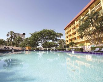 La Quinta Inn & Suites by Wyndham Coral Springs Univ Dr - Coral Springs - Pool