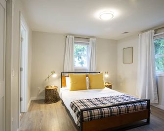 Centrally Located Doco Oasis - Fish Creek - Bedroom