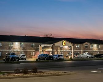 Super 8 by Wyndham Farmington - Farmington - Bâtiment