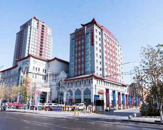 Ibis Changji Jianshe Road Snack Street - Changji - Building