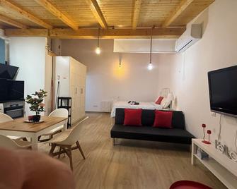 Charming 1-bedroom house in brilliant Pozuelo de Alarcón with WiFi, AC - Pozuelo de Alarcón - Bedroom