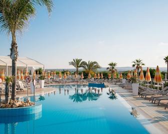 Asterias Beach Hotel - Ayia Napa - Bể bơi