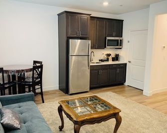 Cozy in law suite in Antelope with WiFi, AC, street parking, washer dryer - Antelope