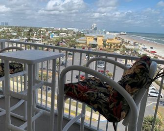 Daytona Getaway Ocean Front Condo - Daytona Beach - Varanda