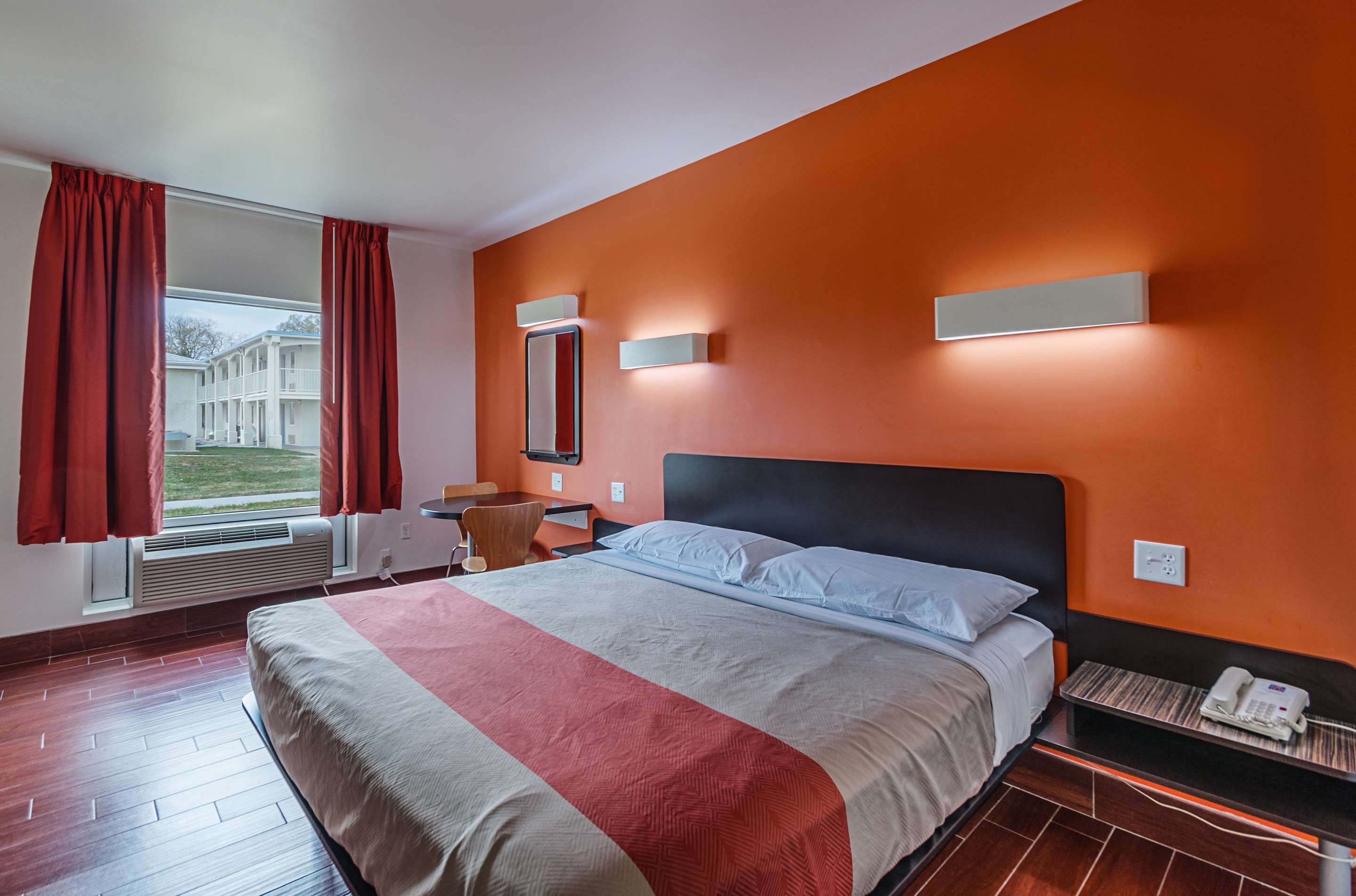 Bedroom view of Motel 6 Winchester