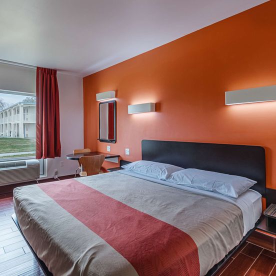 Bedroom view of Motel 6 Winchester