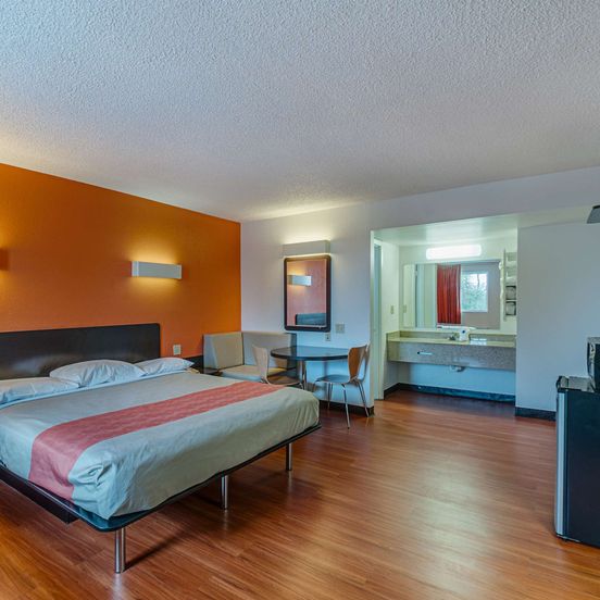 Bedroom view of Motel 6 Winchester