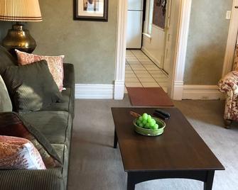 Beautiful Home Close to Lagoon King Bed Fast Wi-Fi - Farmington - Sala de estar