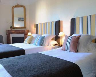 Logis Hôtel du Chêne - Itxassou - Schlafzimmer