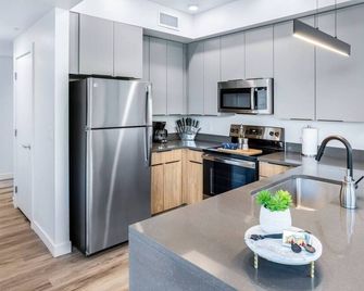 Sugarhouse! Mountain View 3br, 2ba Gym, Parking - Salt Lake City - Cocina