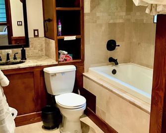 Hametli Suite - Kaslo