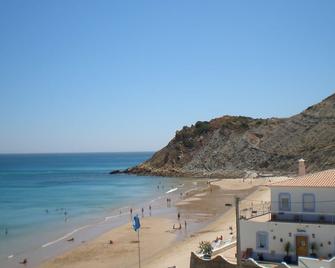 Fabulous end house has Sea View, full A/C, own pool, walk to Burgau Beach - Budens - Playa