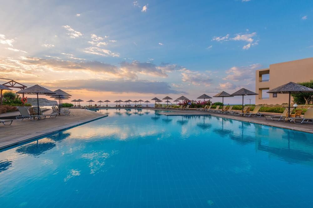 لوتانيا بيتش هوتل