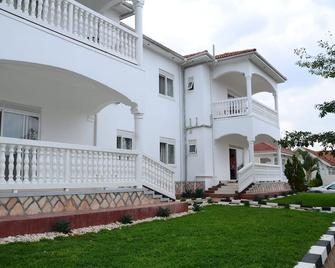 Muyenga Luxury Vacation Home - Kampala - Building
