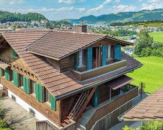Chalet In The Countryside Kitchen Parking Lot - Spiez - Gebäude