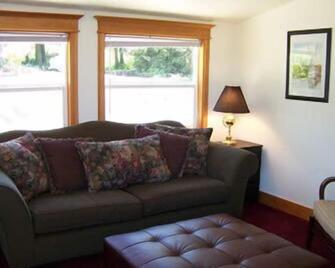 Fairwinds - Comfortable Seal Rock Home - Seal Rock - Living room