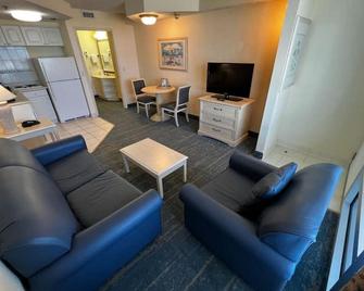 Coastal Comfort Beachfront On the Ocean Condo - Daytona Beach - Sala de estar