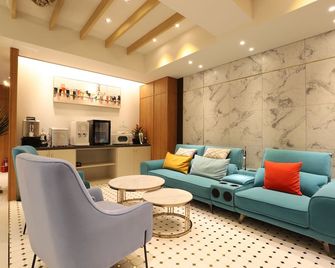 H Avenue Hotel - Busan - Building