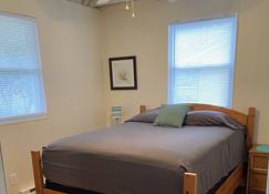 Cottage by the bay, sleeps 8 near Rehoboth beach - Lewes - Bedroom