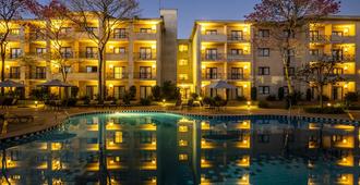 Hotel Panamby Guarulhos - Guarulhos - Pool