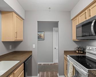 Captain's Quarters Riverfront #1 - Nashville - Cocina