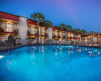 La Quinta Inn by Wyndham Clearwater Central - Клірвотер - Басейн