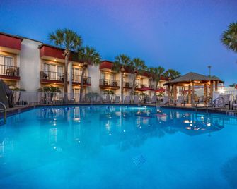 La Quinta Inn by Wyndham Clearwater Central - קלירווטר - בריכה