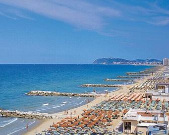 Hotel Pensione Elena - Misano Adriatico - Plaj