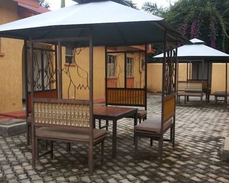 Blue Dove Hotel Arua - Arua - Patio