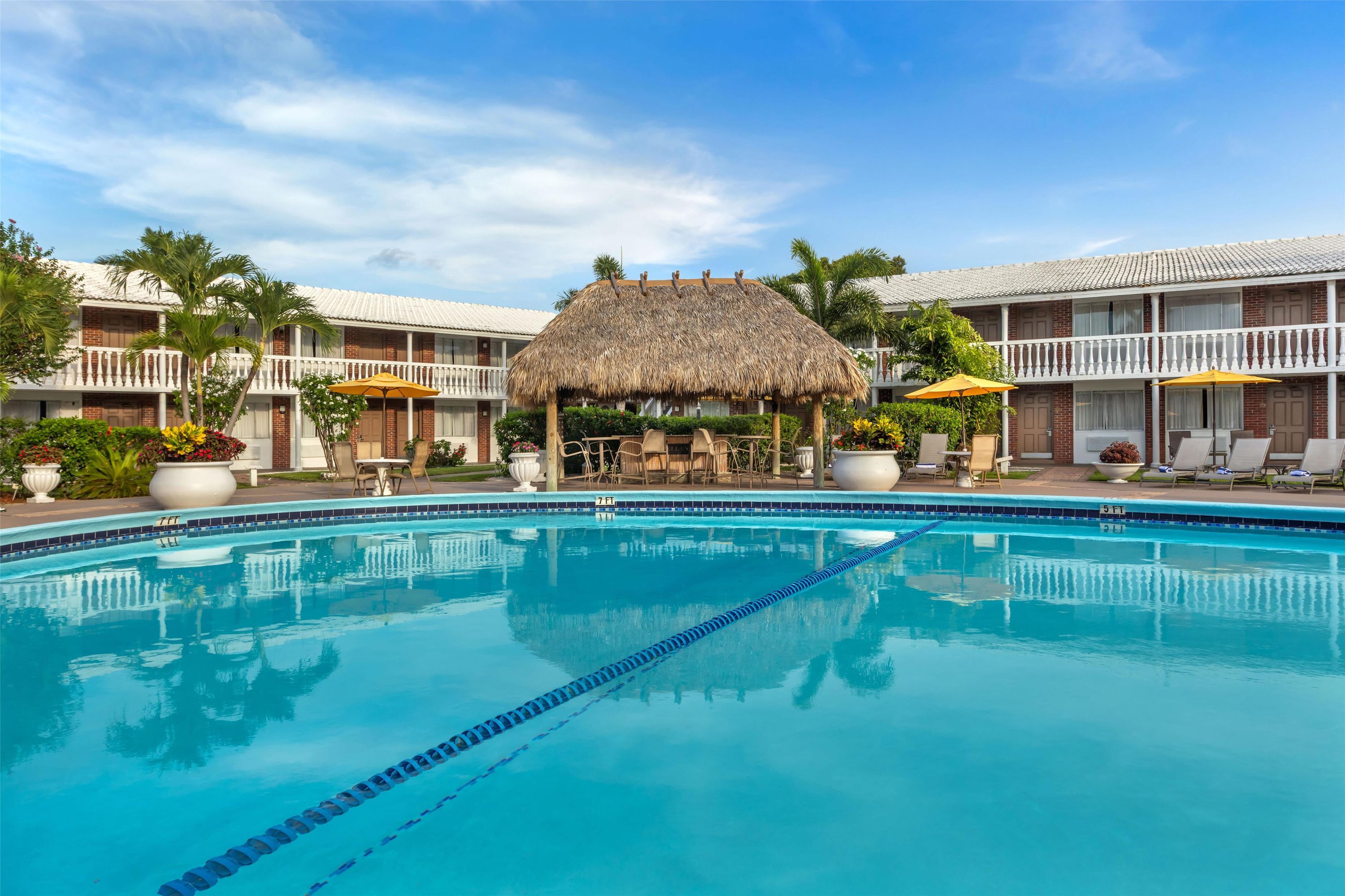 Best Western Palm Beach Lakes - ווסט פאלם ביץ' - בריכה