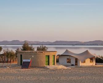 Marcelia Eco-Village Front Lake View - Siwa