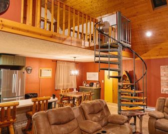 Cozy Cabin By the Slopes - McHenry - Stairs