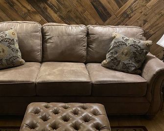 This Property Offers A Cozy Country Charm, And Hot Tub To See The Stars. - Bellvue - Lounge