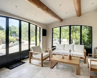 Gite au Calme Avec Piscine - Noves - Huiskamer