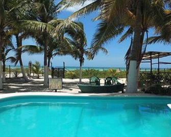 Historic Beachfront Home Wheelchair Accessible - Sisal - Uima-allas