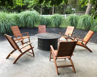 Perfect family getaway with pool and hot tub close to everything! - Lancaster - Patio