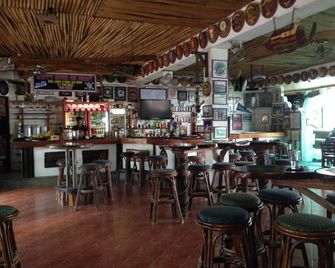 Harleys Pub And Hotel - Olongapo - Bar