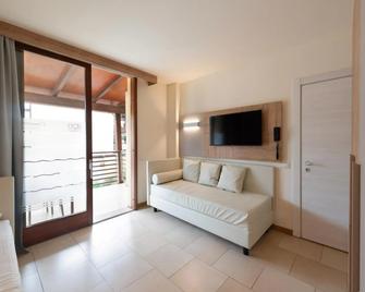 Canado Club Family Village - Marina di Castagneto