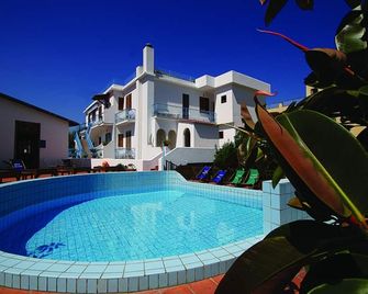 Hotel Cesotta - Forio - Bể bơi