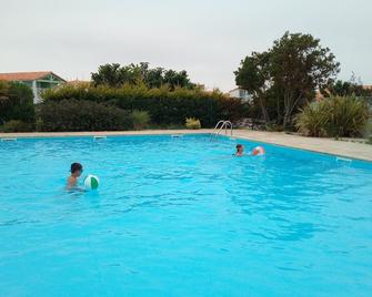 House in residence with swimming pool 10 minutes from the beach - La Faute-sur-Mer - Piscine