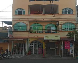Hostal La Gran Familia - Manta - Edificio