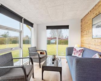 Beautiful home in Otterup with sauna - Otterup - Sala de estar