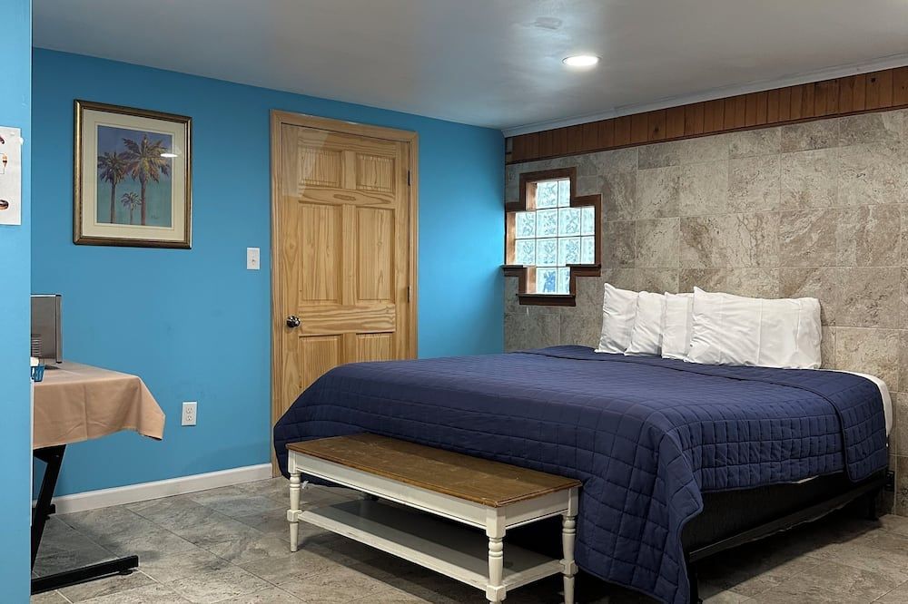 Nautical Motel - Hampton - Bedroom