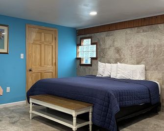 Nautical Motel - Hampton - Bedroom