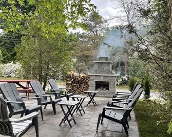 Gingerbread House Inn - Wolfville - Patio