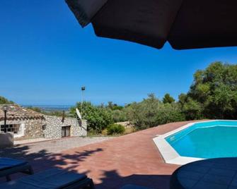 Casale rustico con piscina ad uso esclusivo - climatizzata - wi-fi - Case Monterosso - Piscina