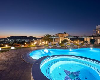 Santa Maria Village - Plaka - Pool