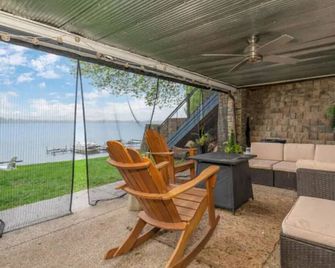 Dual Lakefront Homes for Families and Friends - Waconia - Balcony
